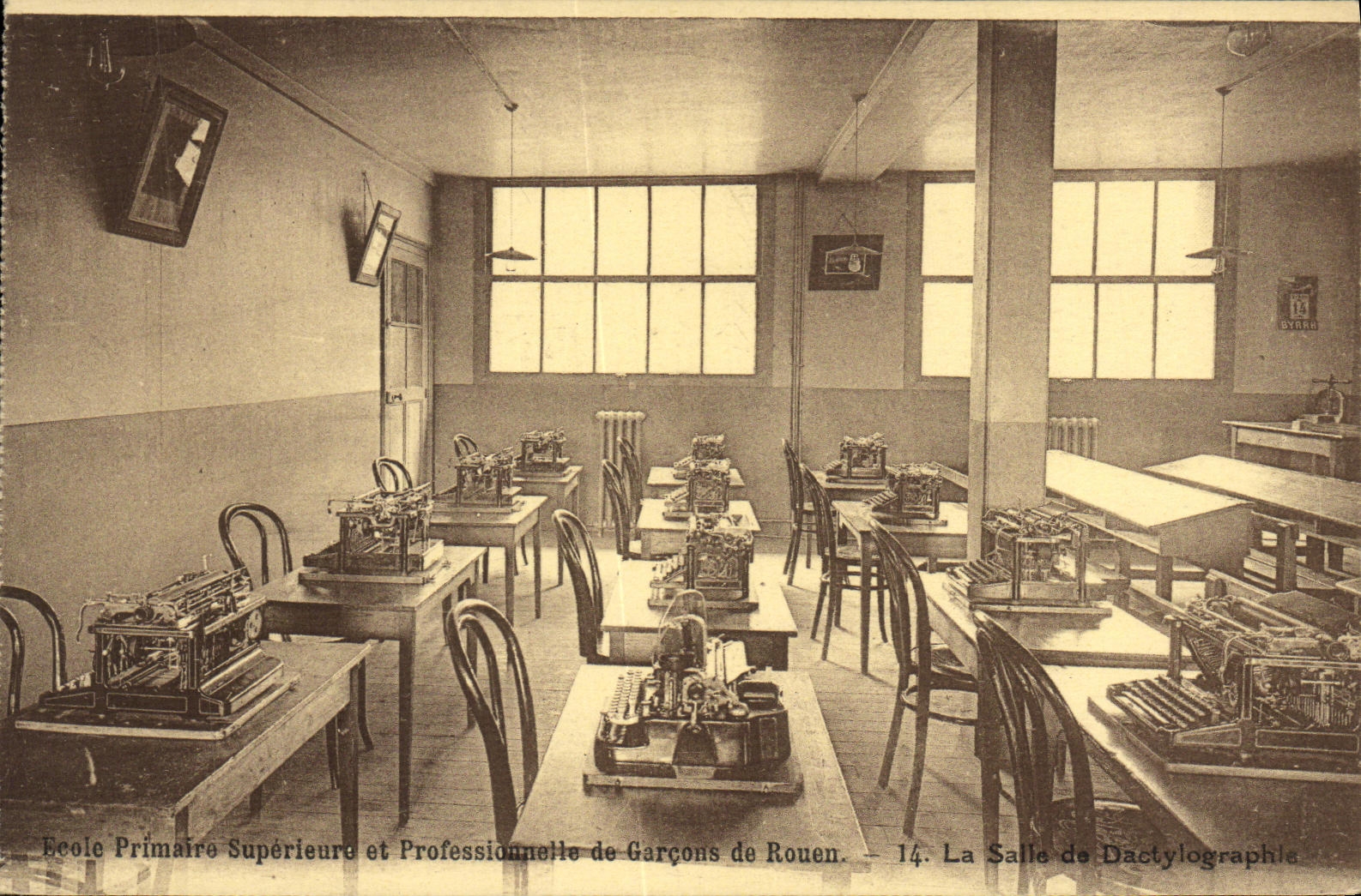 CPA Ecole Primaire Superieure et Professionnelle de Garcons de Rouen La salle de dactylographie 
