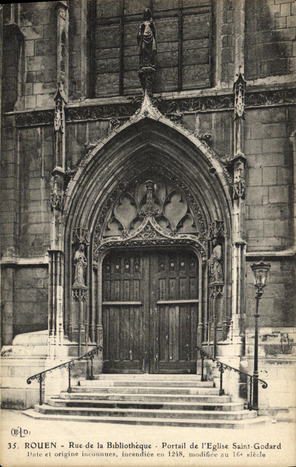 CPA Rouen Rue de la Bibliotheque Portail de L eglise Saint Godard