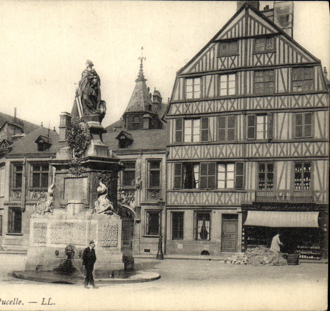 CPA Rouen Place de la pucelle Jeanne d arc