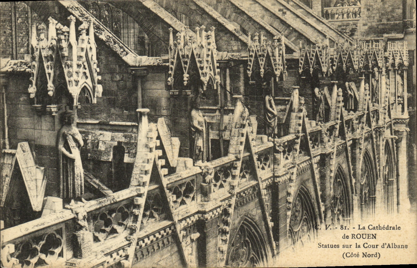 CPA Rouen La Cathedrale Statues Sur la Cour d Albane