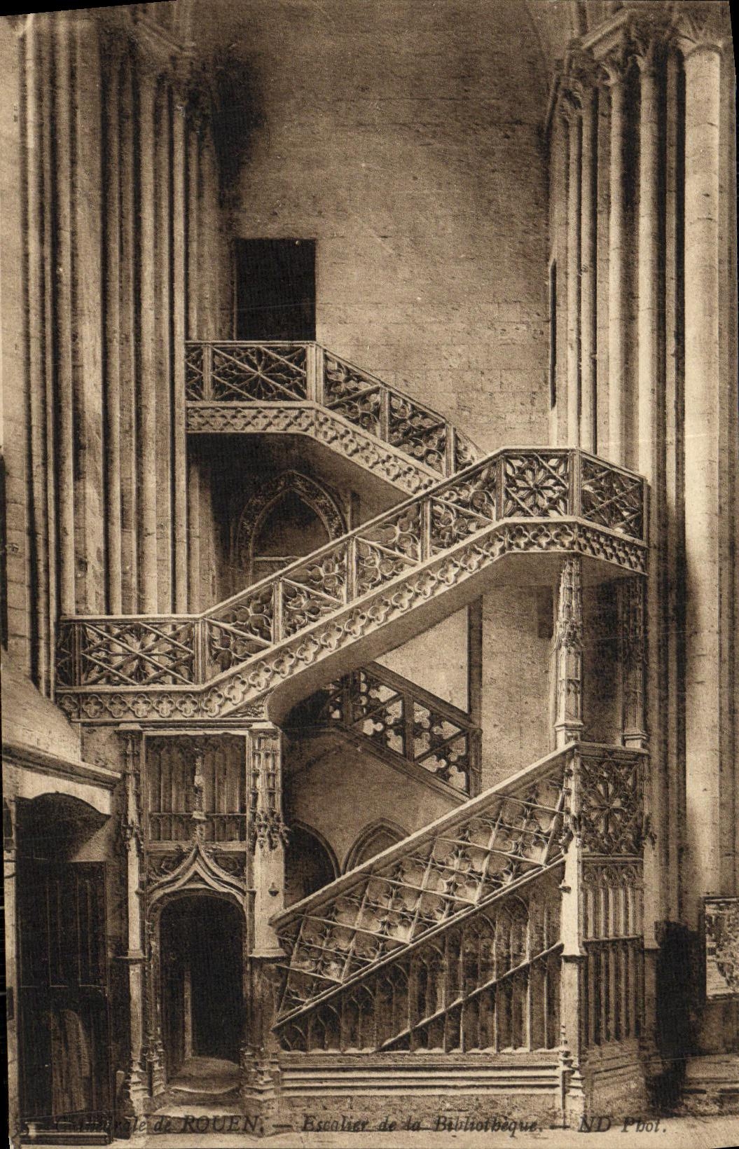 CPA Rouen Escalier de la bibliotheque