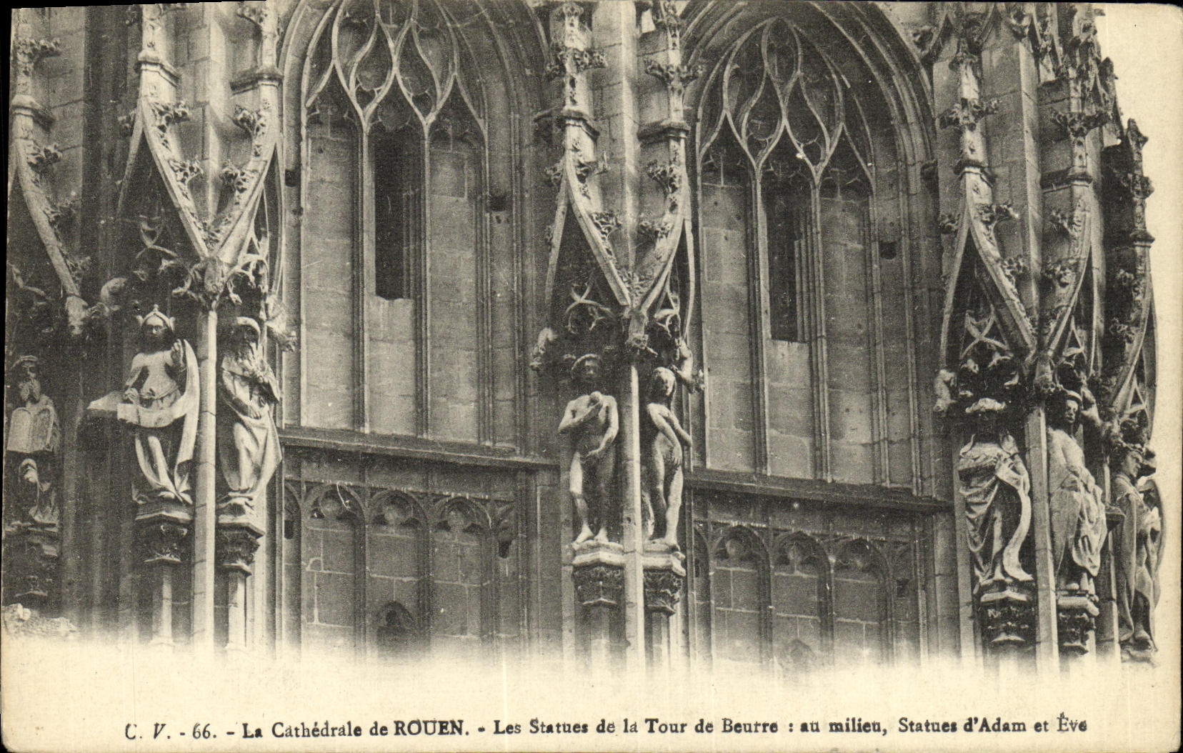 CPA Rouen La Cathedrale de Rouen Les Statues de La Tour de beurre Au milieu Statues d Adam et Eve