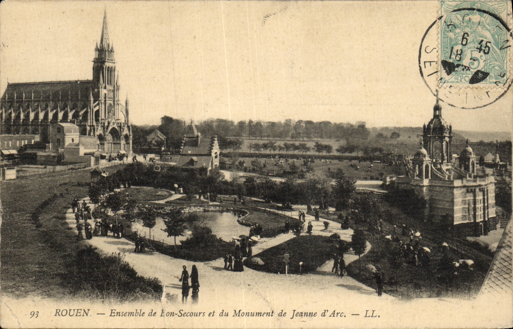 CPA Rouen Ensemble de Secours et du Monument de Jeanne d Arc