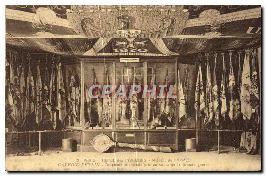 CPA Paris Hotel des Invalides Musee de L Armee Galerie Petain Drapeaux allemands pris au cours de la grande guerre