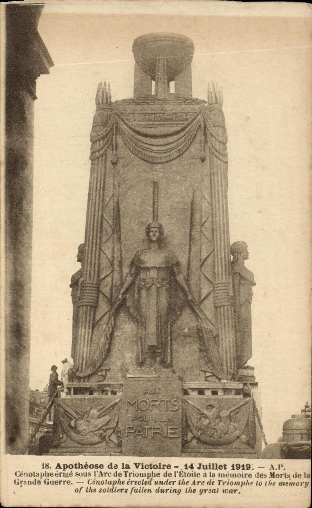 CPA Paris L Arc de Triomphe de L Etoile 14 juillet 1919 Cenotaphe erige sous l arc de triomphe 