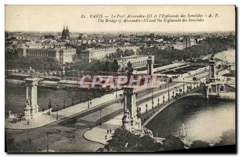 CPA Paris Le Pont Alexandre III et L Esplanade des Invalides
