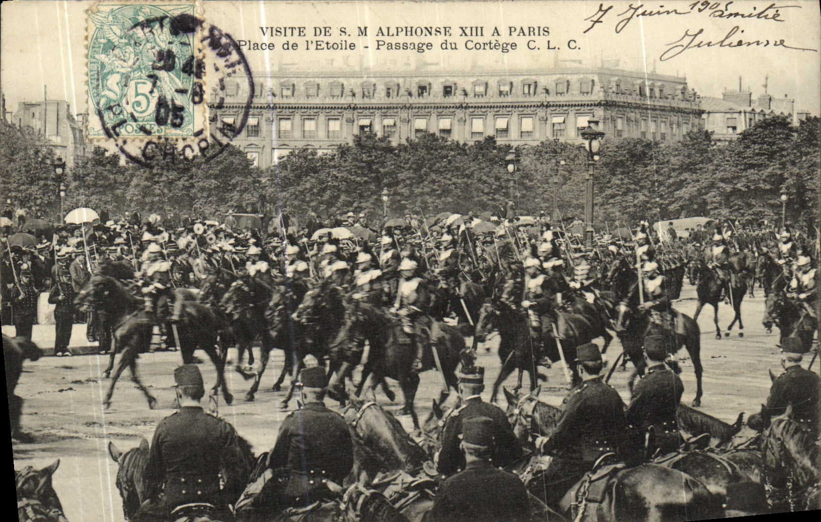 Visite de S.M. Alphonse XIII à Paris — Place de l'Étoile, passage du cortège C.L.C. — éditée par J. Julien