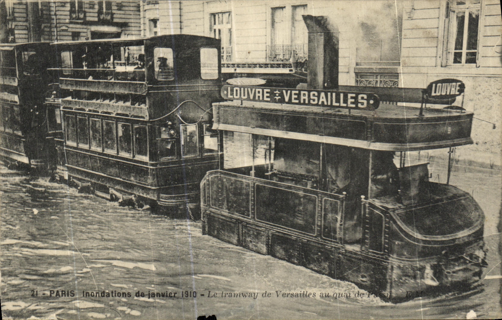 CPA Paris Inondation de Janvier 1910 La tramway de Versailles au quai de Passy Louvre TOP