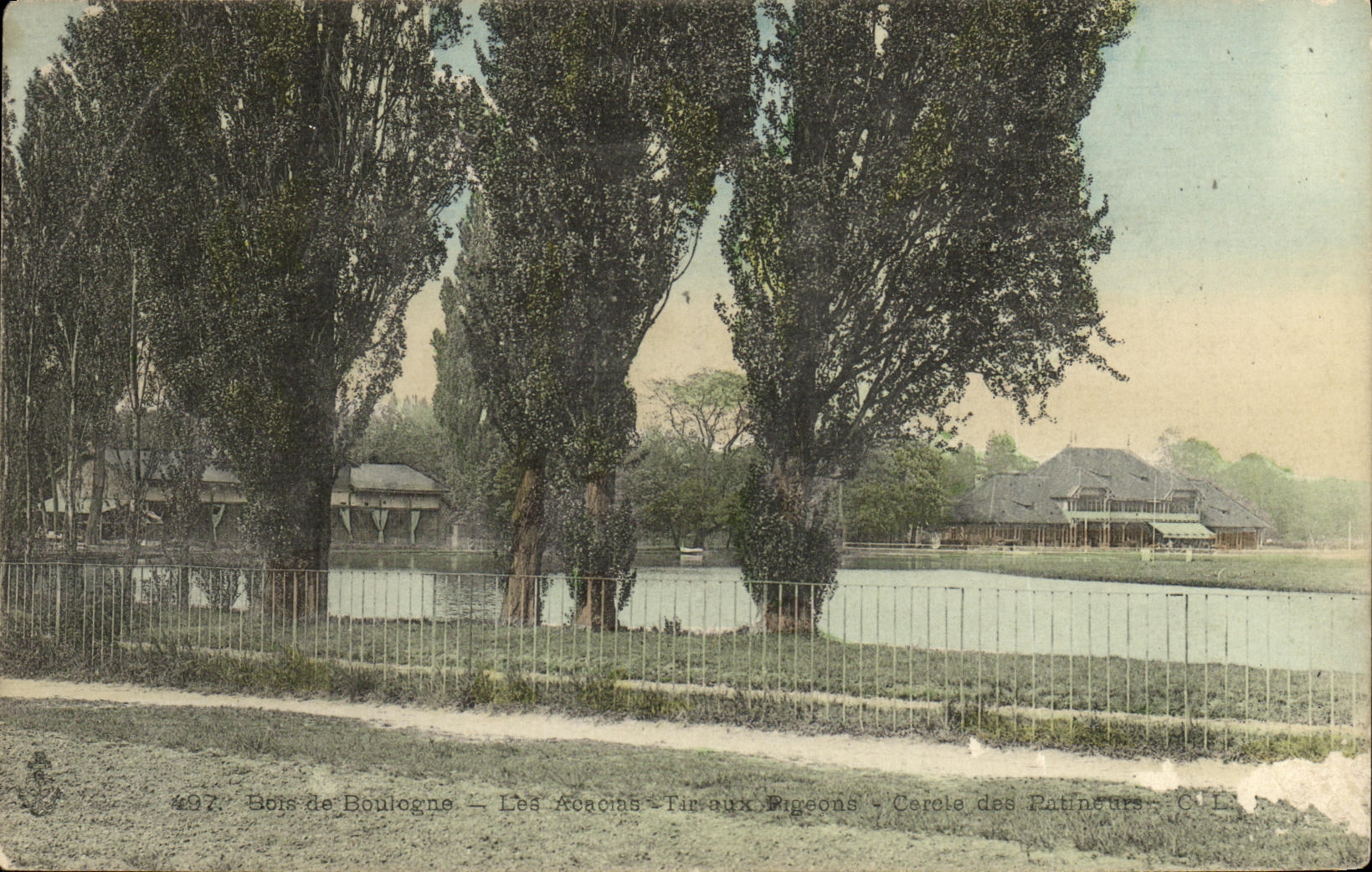 CPA Paris Bois de Boulogne Les acacias Tirs aux pigeons