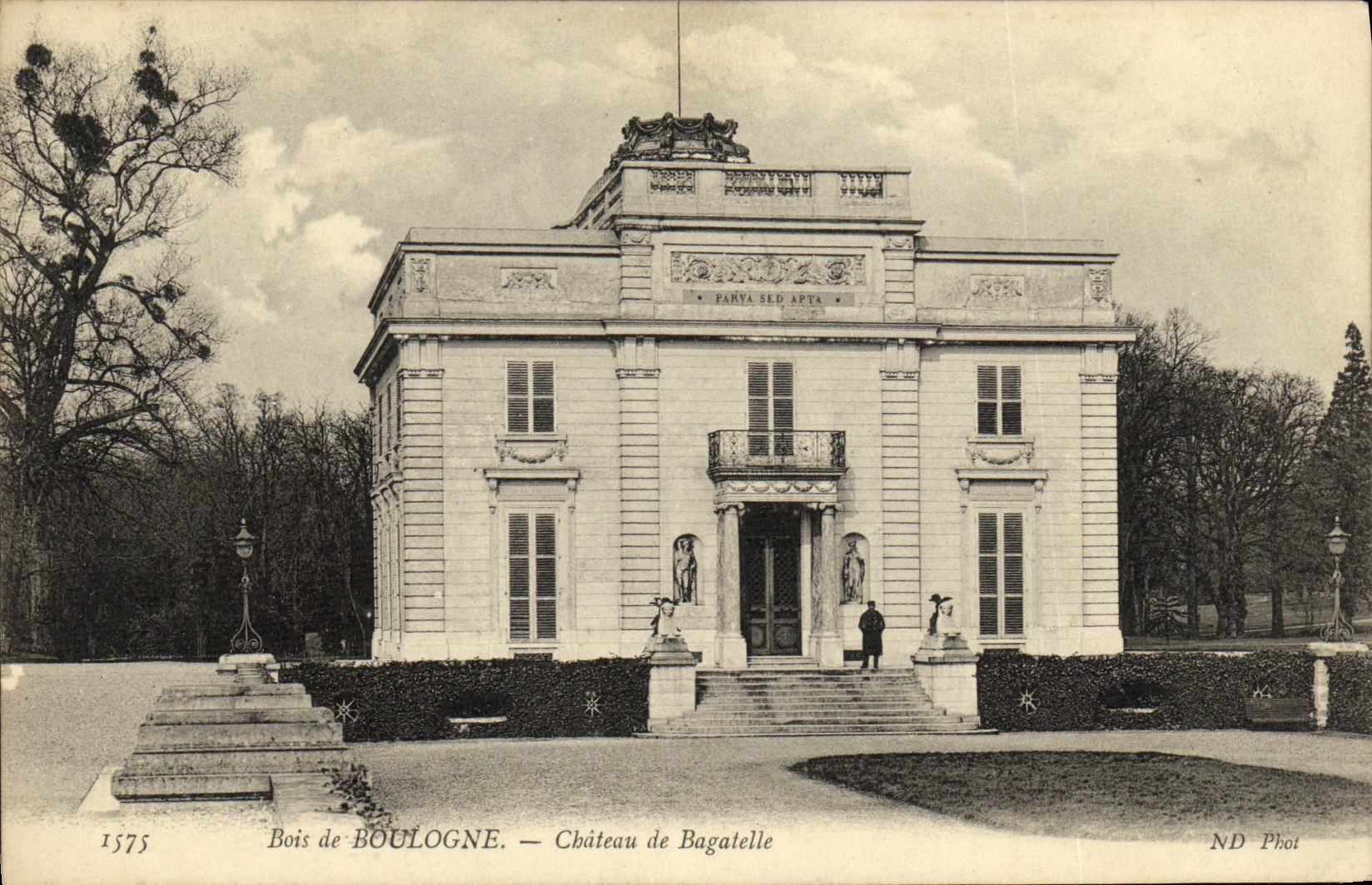 CPA Paris Le Bois de Boulogne Chateau de Bagatelle