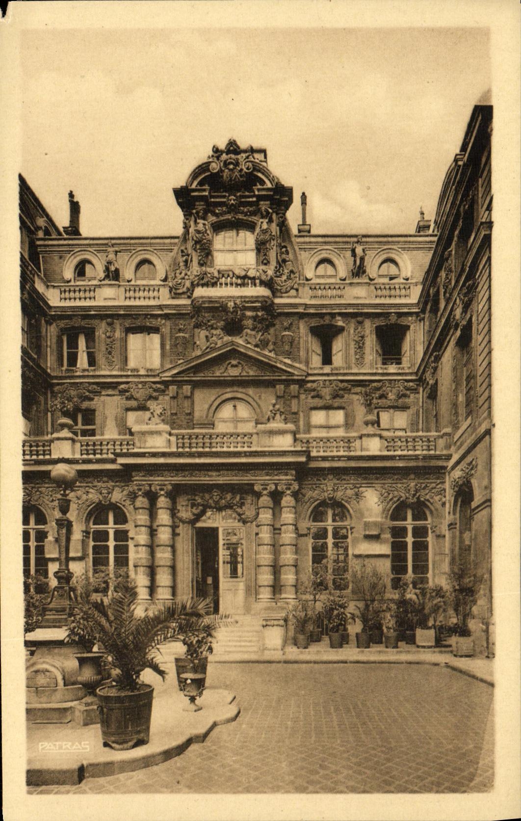 CPA Paris Ecole Massillon Quai des Celestins La cour d honneur
