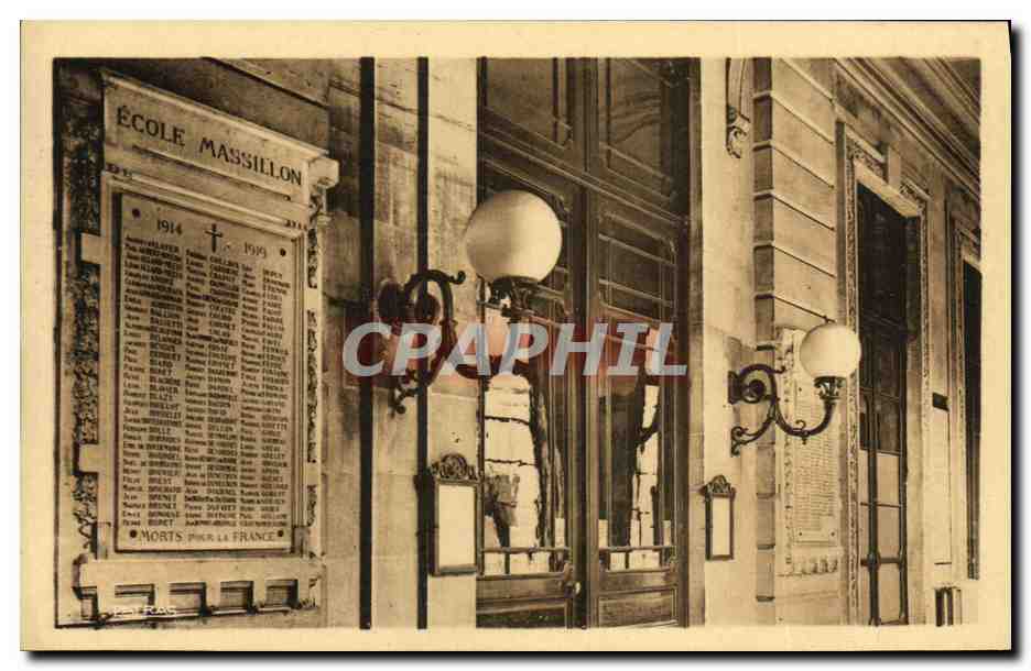 CPA Paris Ecole Massillon Quai des Celestins Le vestibule Monument des morts