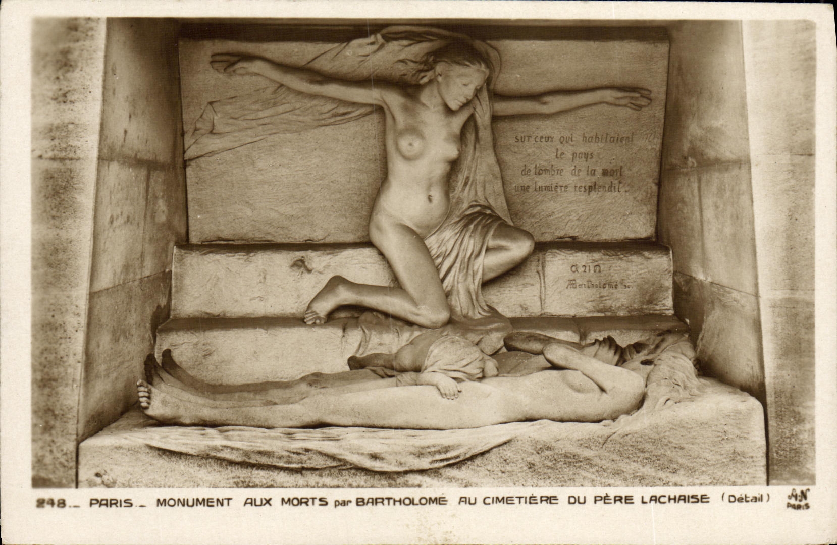 CPA Paris Monument aux Morts par Bartholome Au Cimetiere du Pere Lachaise 