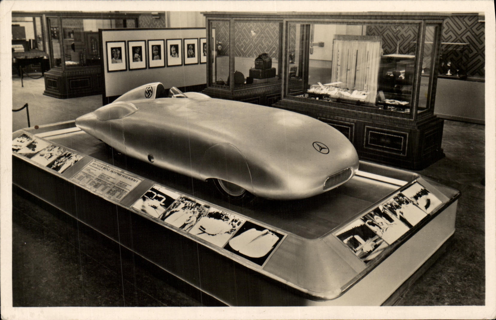 CPA Exposition Internationale Paris 1937 Le pavillon allemand Mercedes Automobile Drapeau nazi