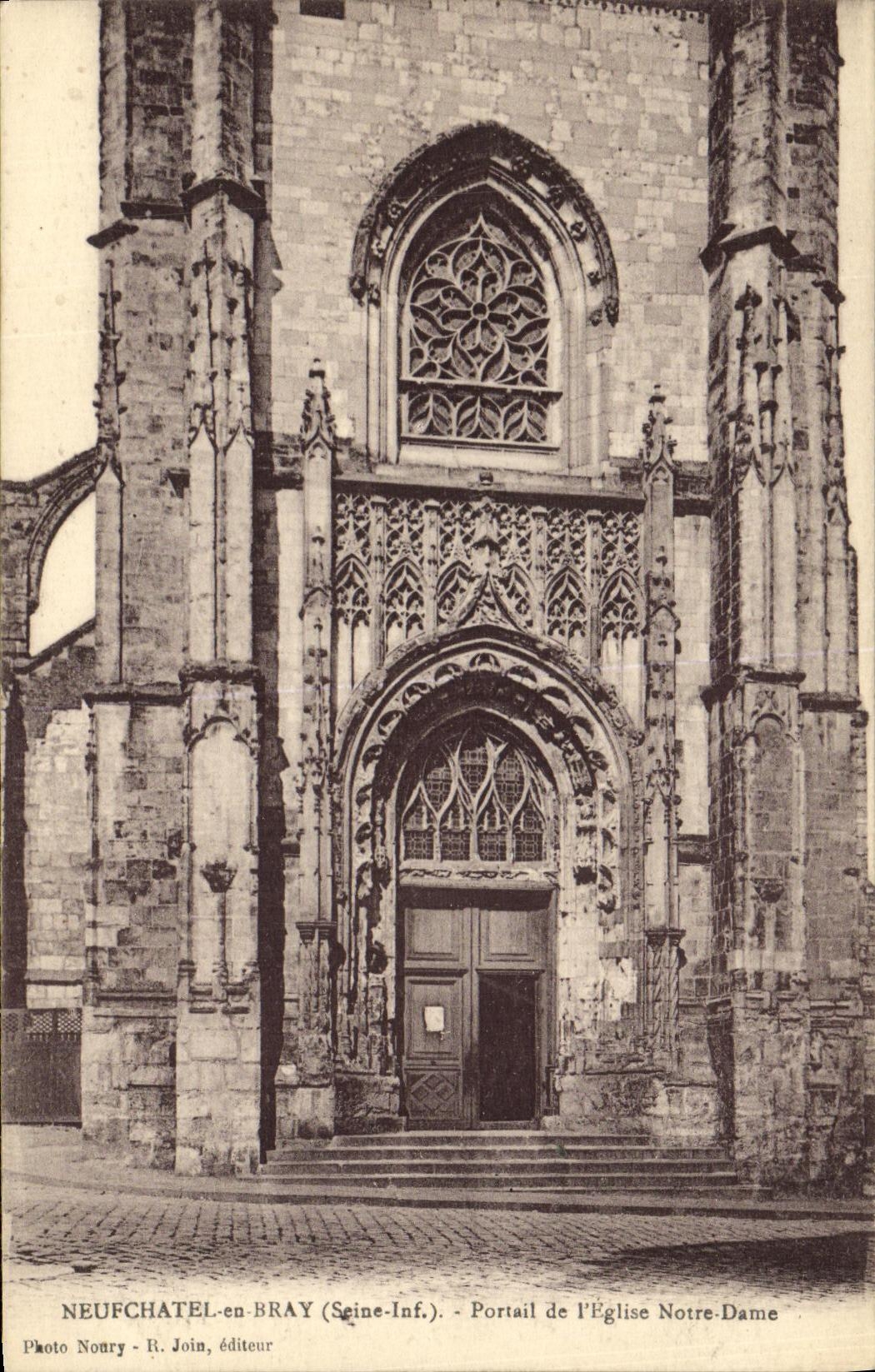 CPA Neufchatel en Bray Portail de l Eglise Notre Dame 