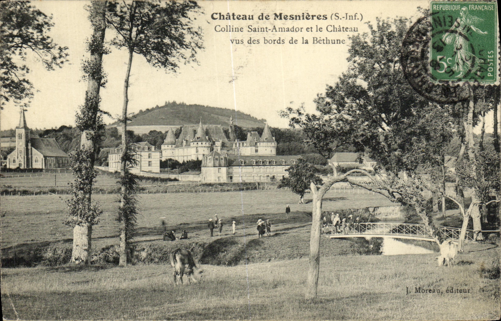 CPA Chateau de Mesnieres Colline Saint Amador et le chateau vu des bords de la Bethune