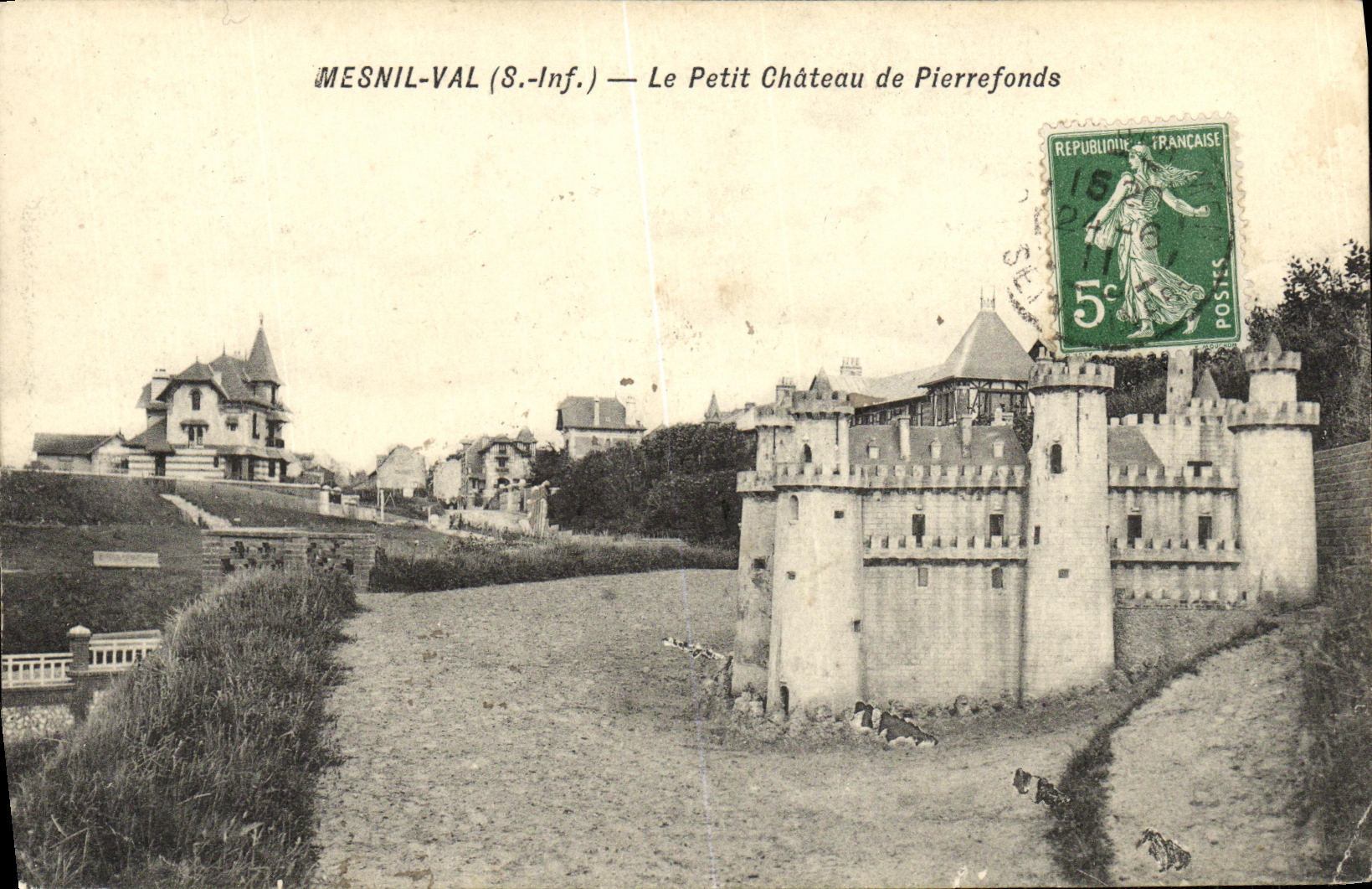 CPA Mesnil Val Le Petit Chateau de Pierrefonds 