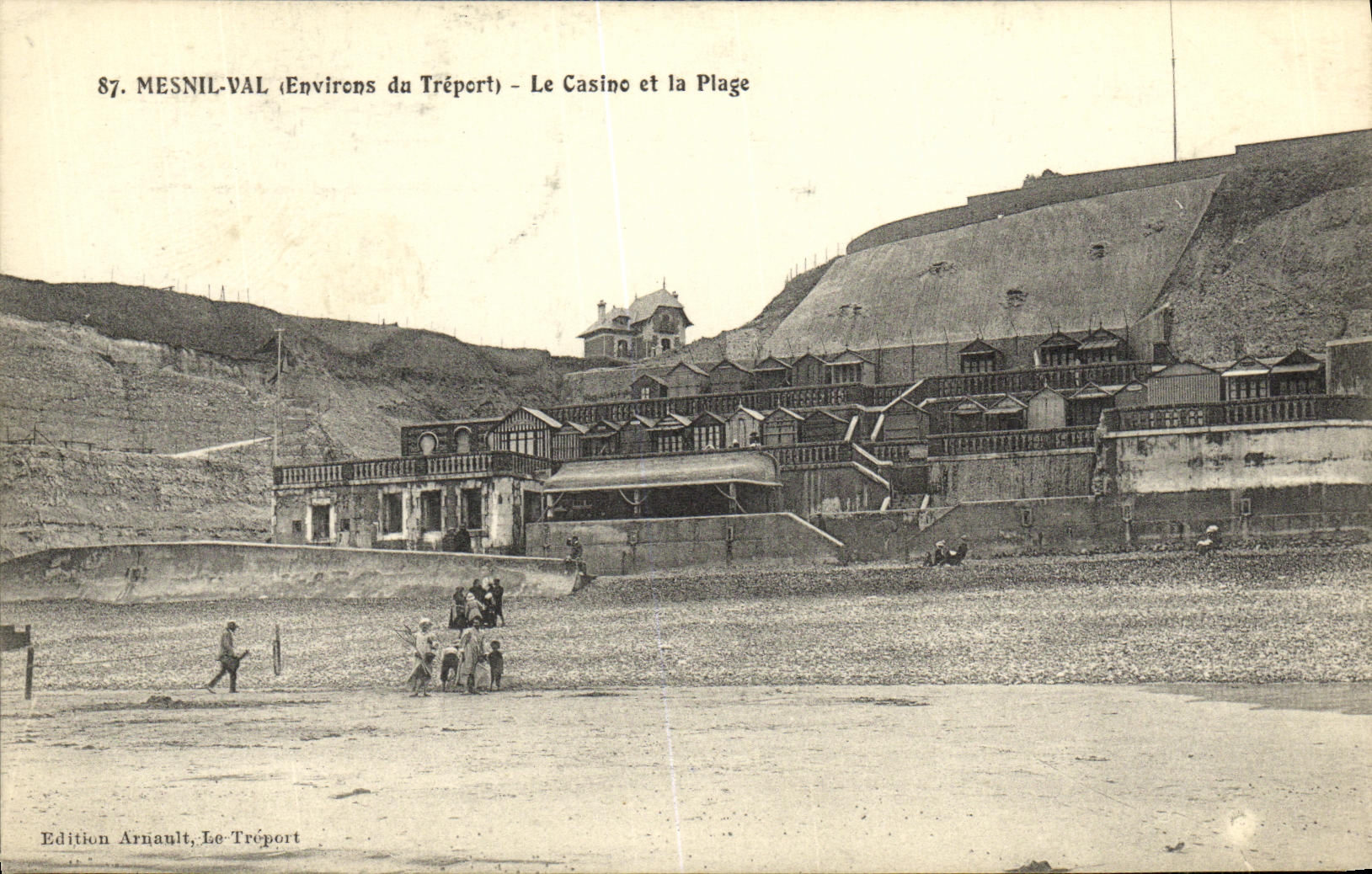 CPA Mesnil Val Le Casino et la Plage 