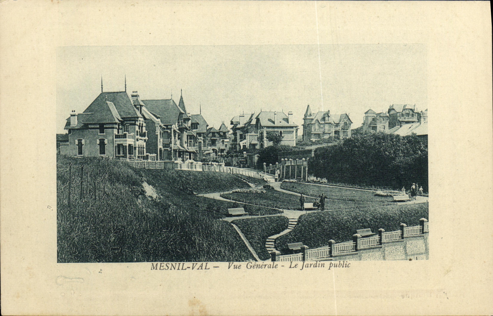 CPA Mesnil Val Vue Generale Le Jardin Public 