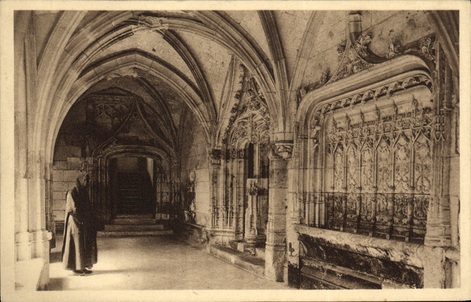 CPA Abbaye de Saint Wandrille Le lavabo et la porte du refectoire