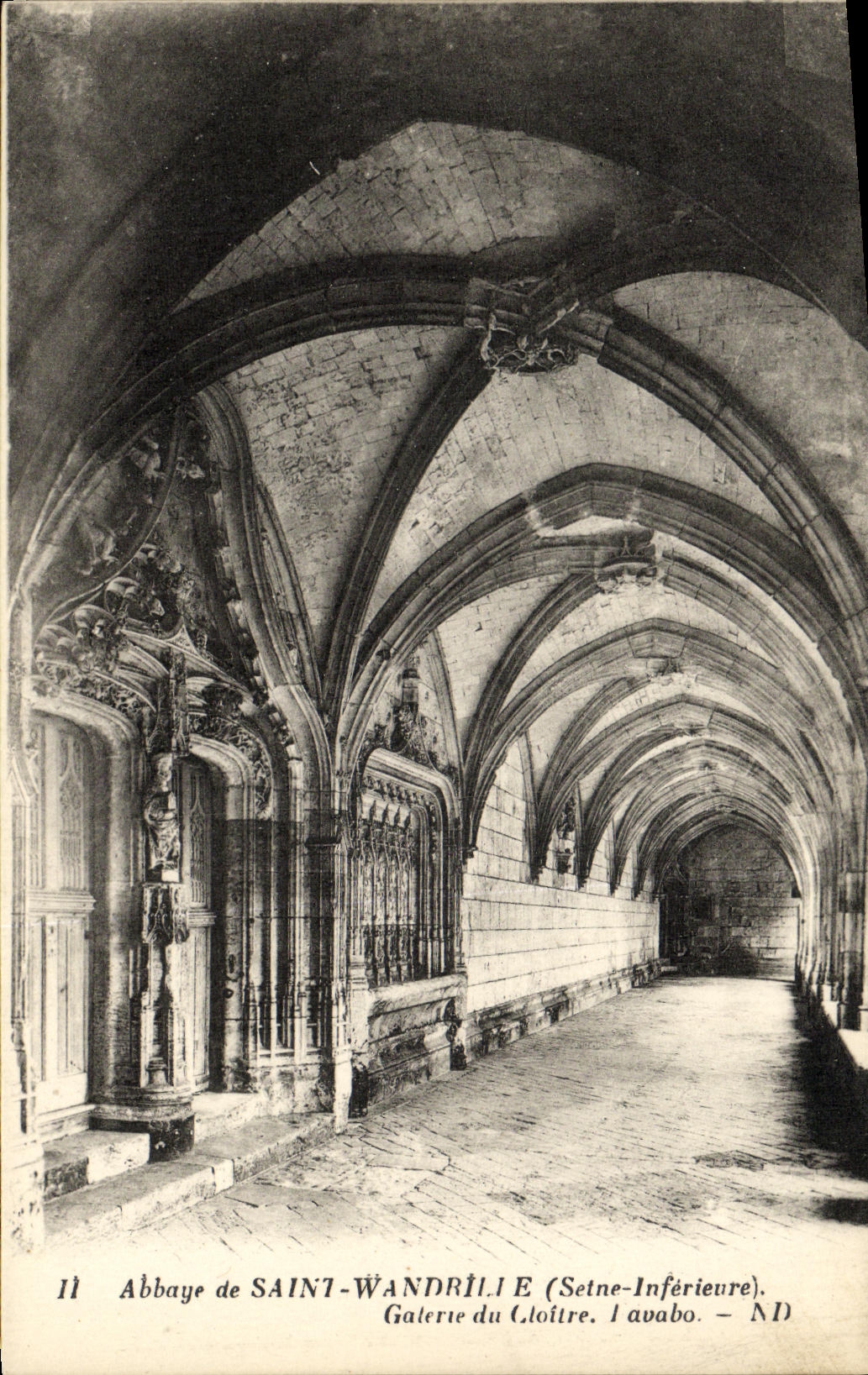 CPA Abbaye de Saint Wandrille Galerie du cloitre Lavabo