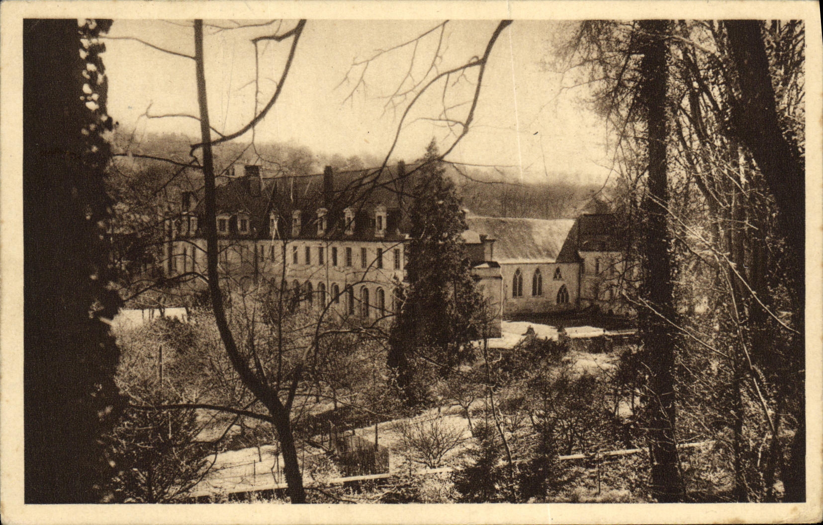 CPA Abbaye de Saint Wandrille Le Monastere vu du Parc 