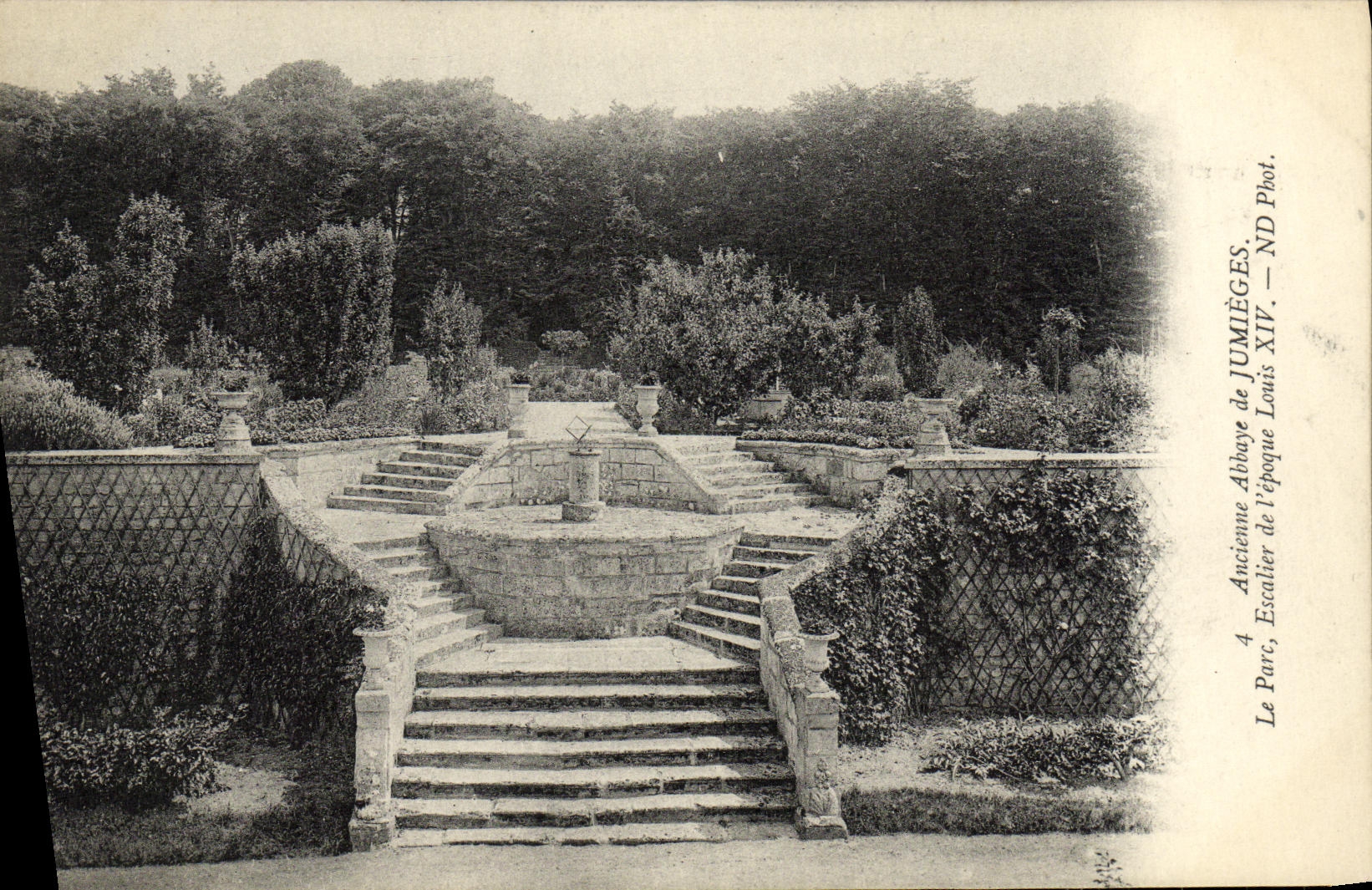 Jumièges — Antigua Abadía de la época de Luis XIV — ND Phot.