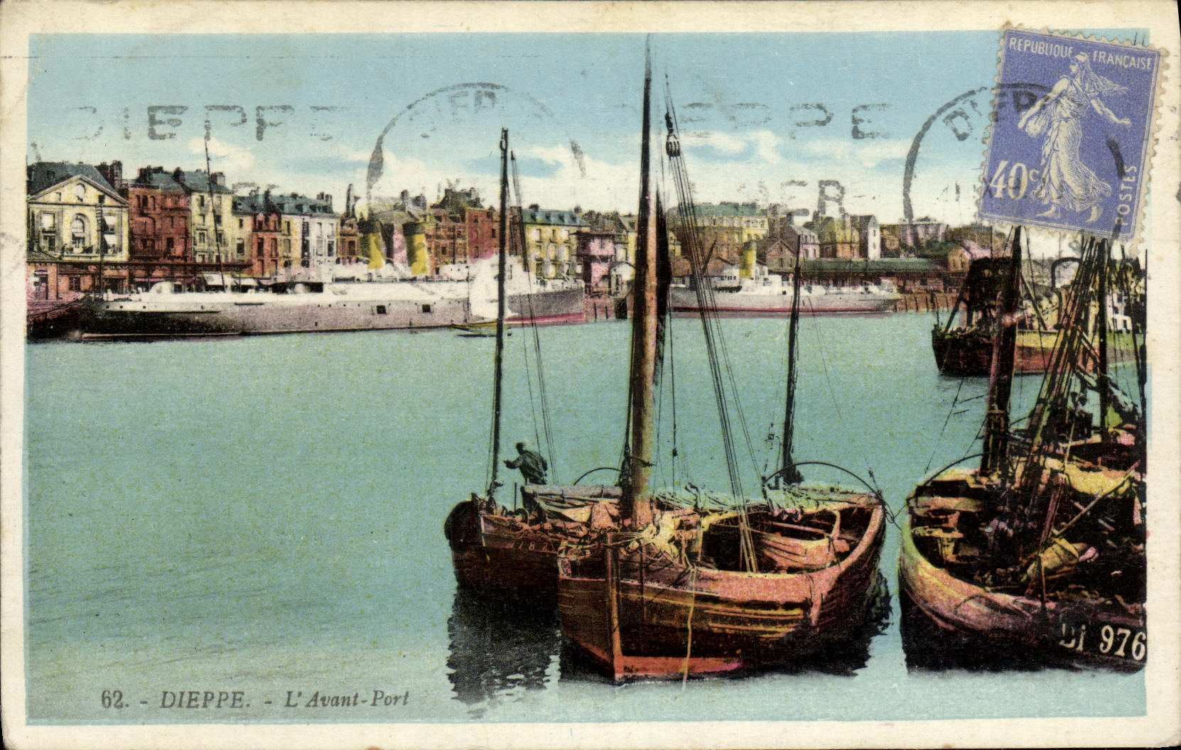 CPA Dieppe L Avant Port Bateaux