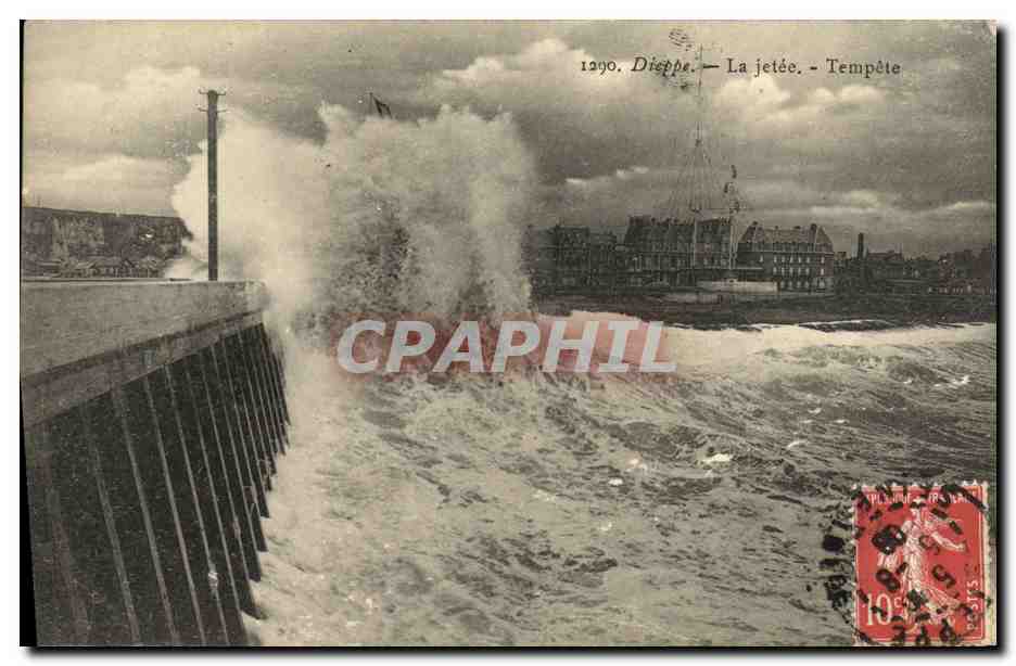 CPA Dieppe La jetee Tempete 