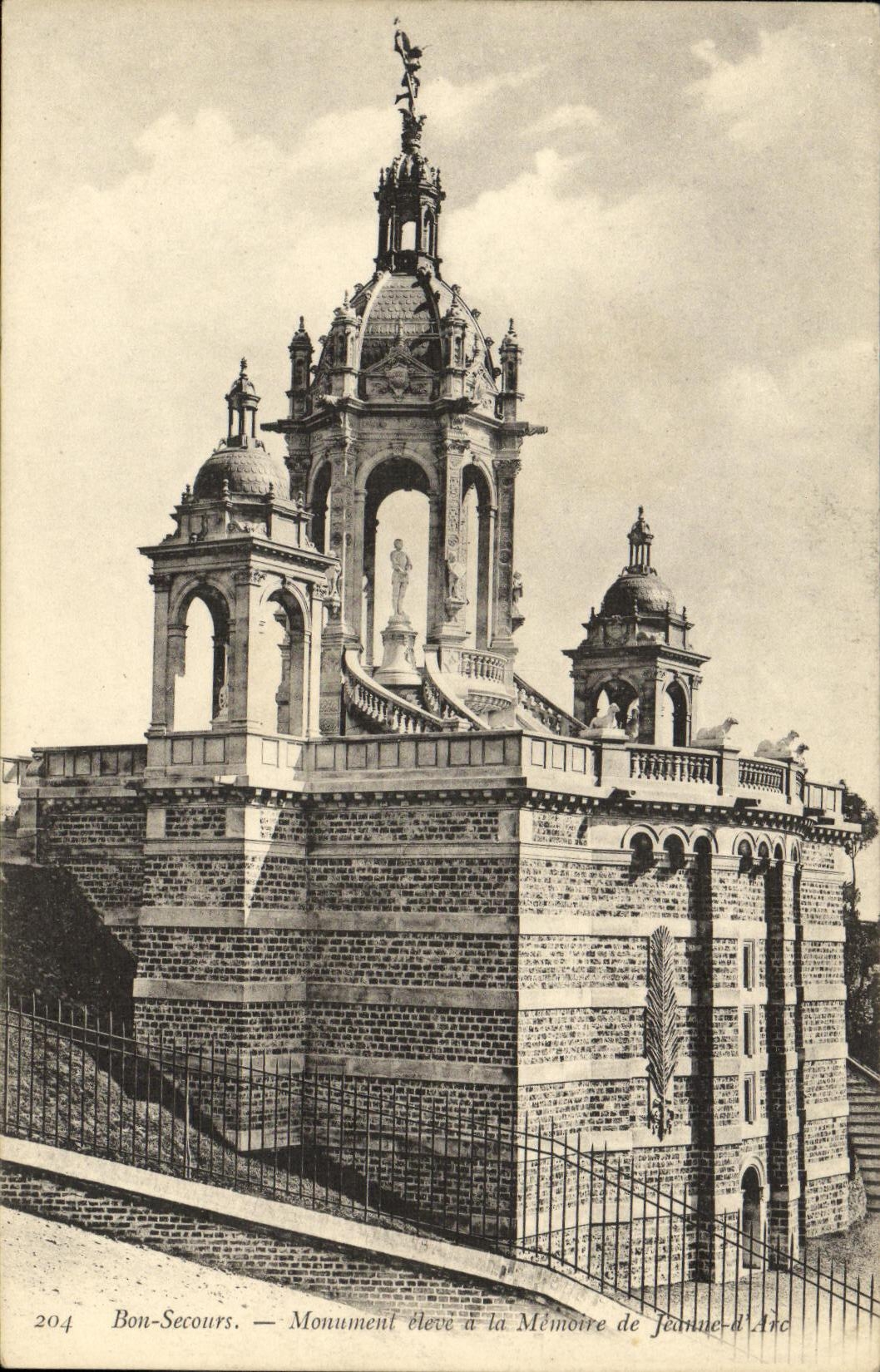 CPA Bonsecours Monument eleve a la Memoire de Jeanne d Arc 