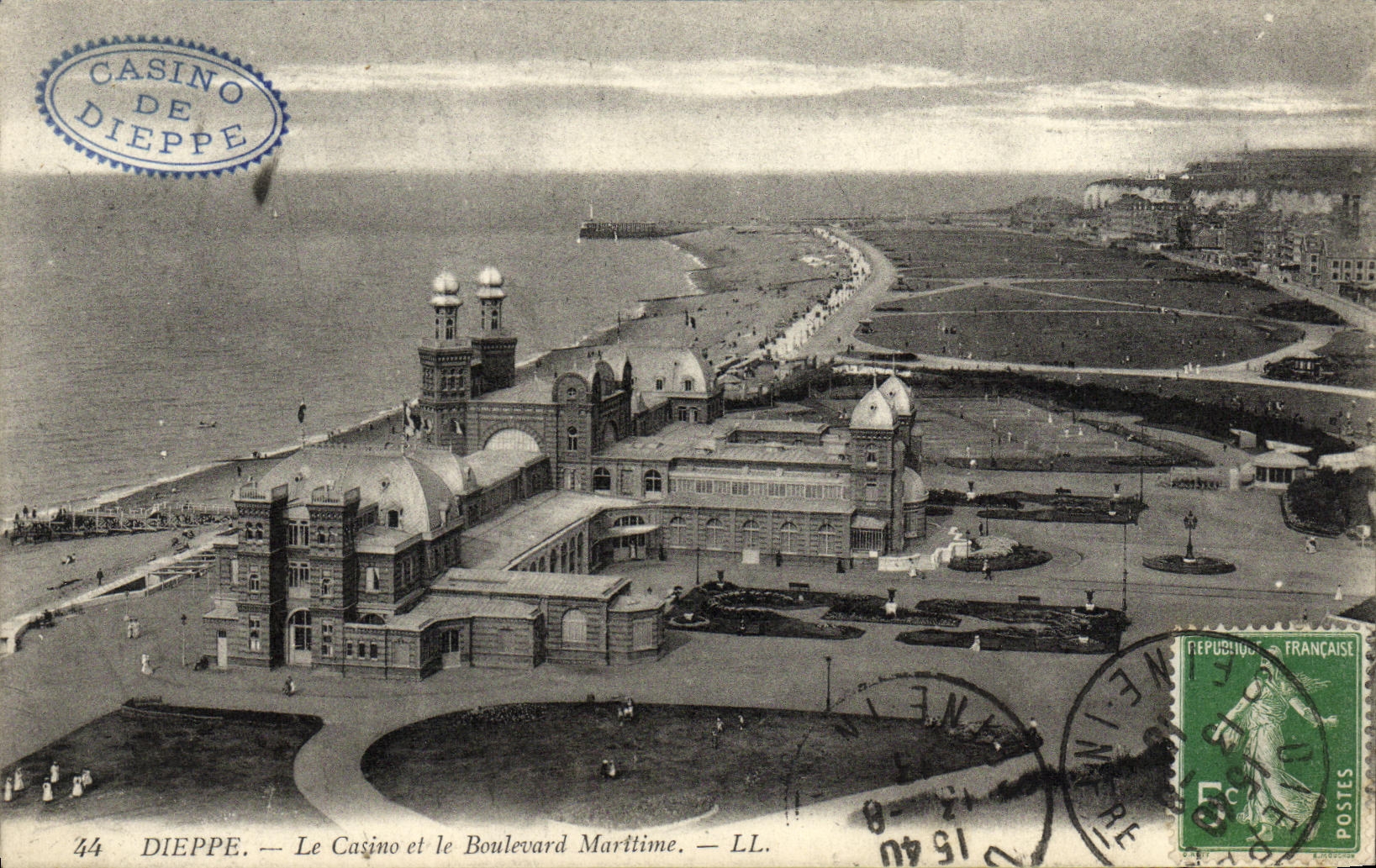 CPA Dieppe Le Casino et le Boulevard Maritime 