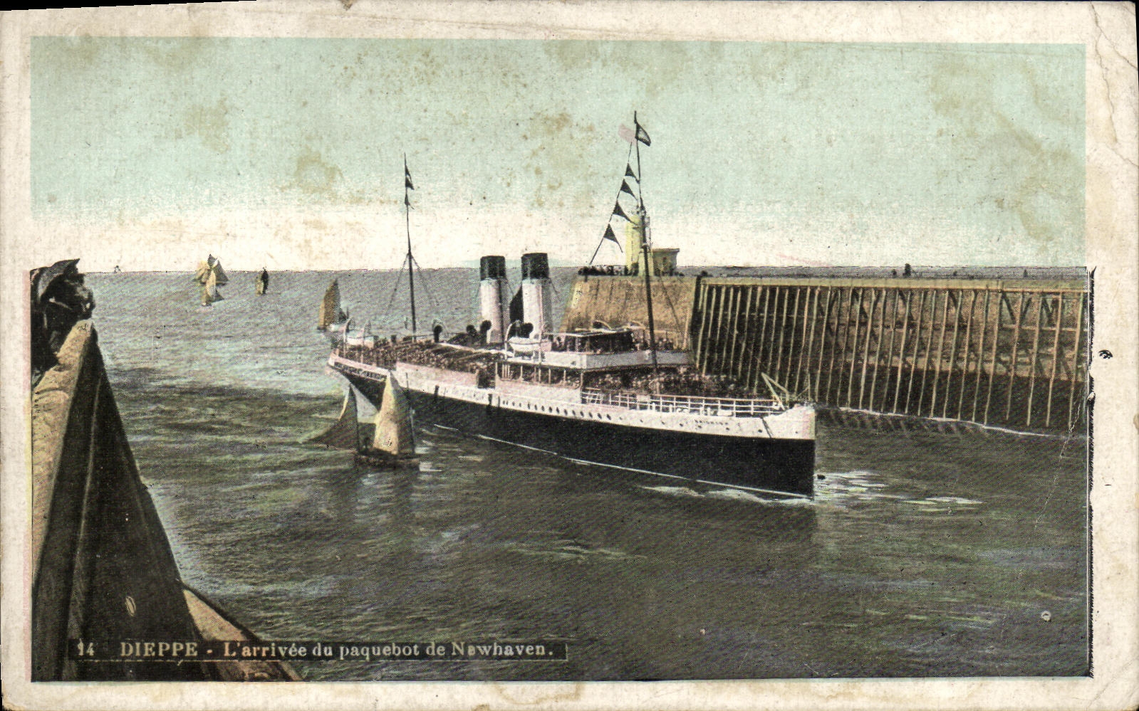 CPA Dieppe L arrivee du paquebot de Newhaven Bateau