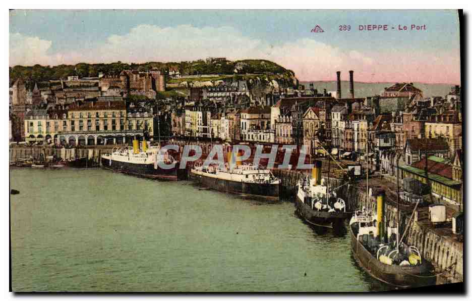 CPA Dieppe Le Port Bateaux