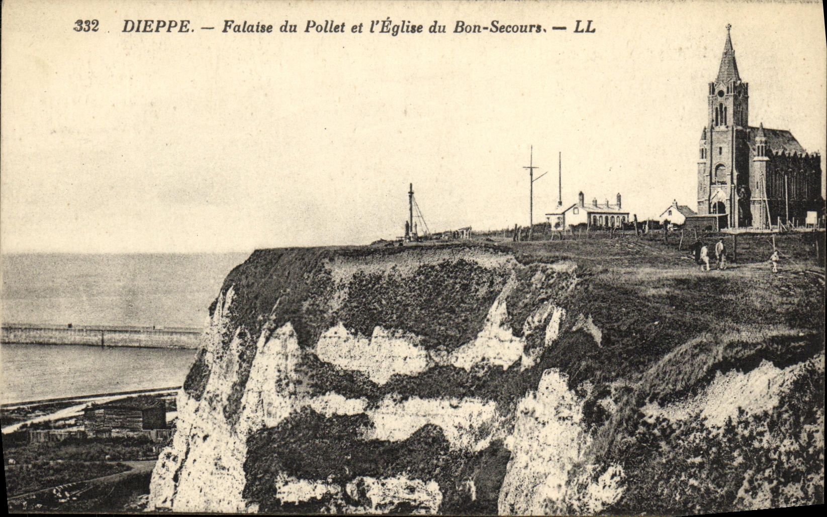 CPA Dieppe Falaise du Pollet et l Eglise du Bon Secours 