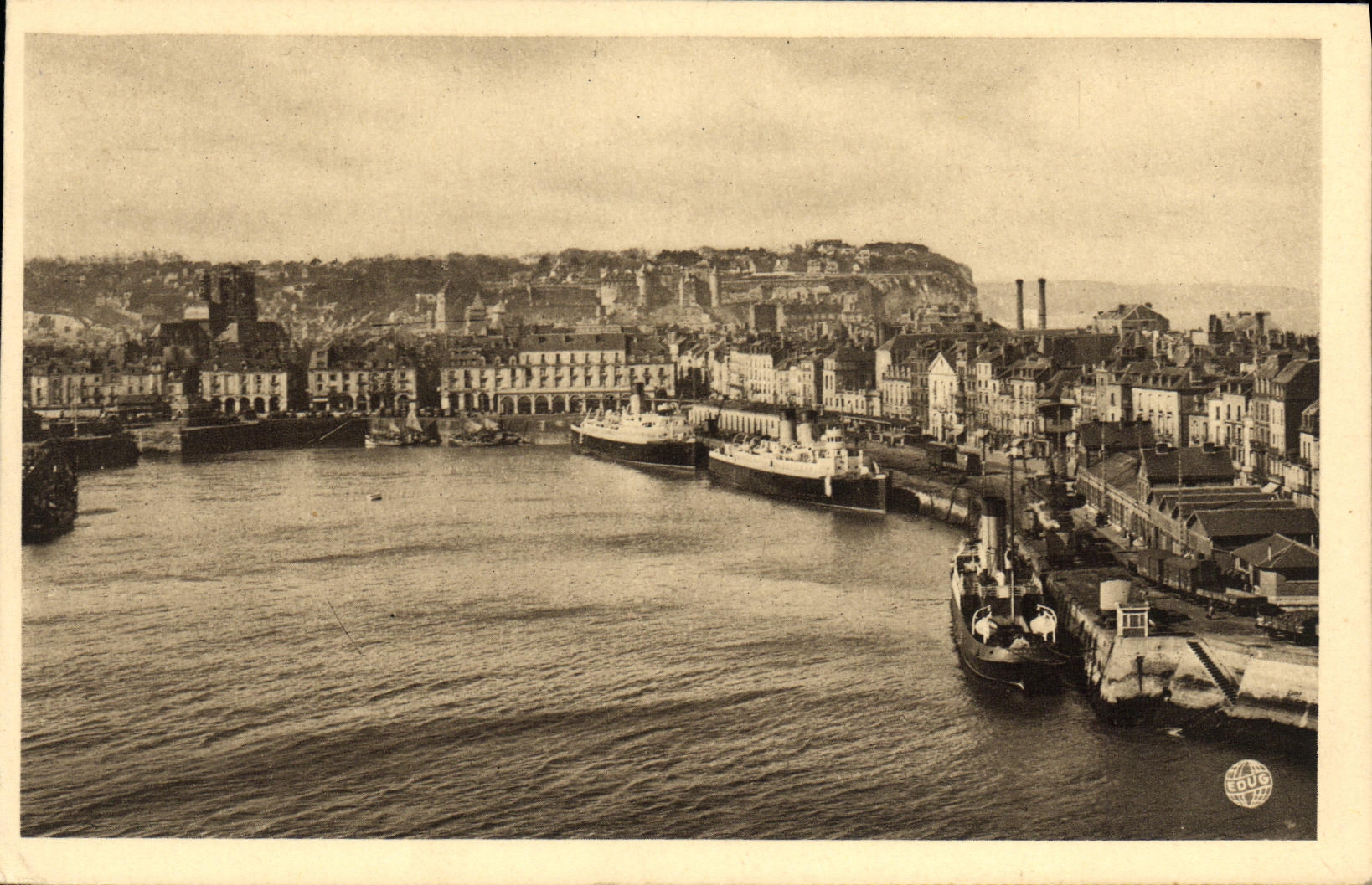 CPA Dieppe Le Port et le Quai Henri IV Baetau