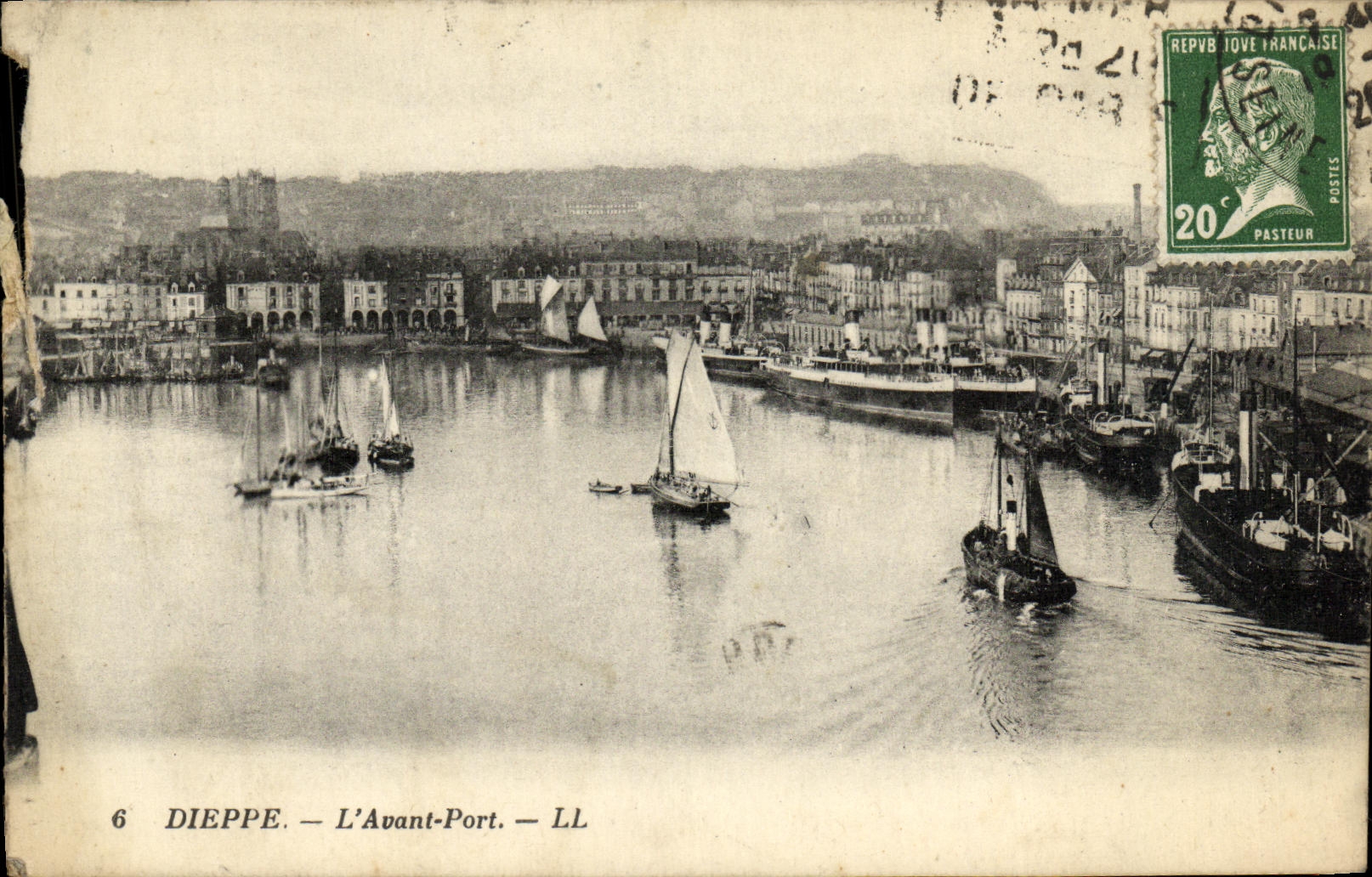 CPA Dieppe L Avant Port