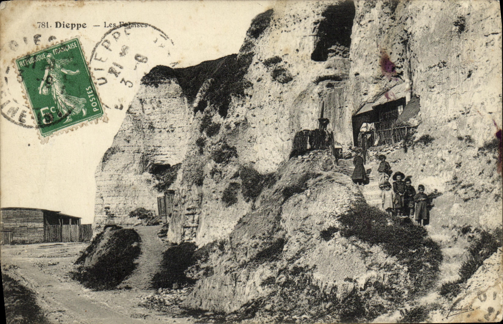 CPA Dieppe Les falaises Enfants