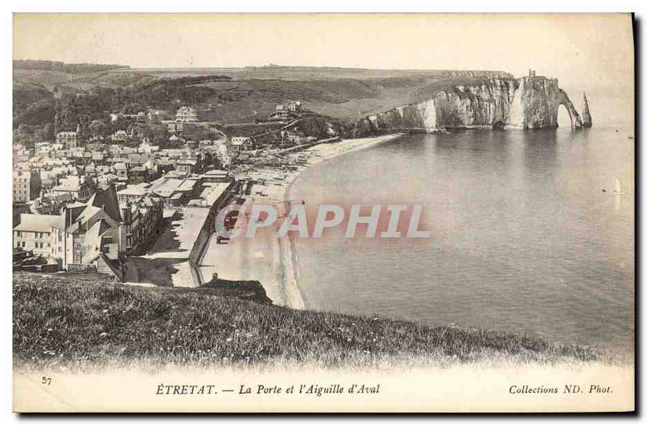 ÉTRETAT — La Porte et l'Aiguille d'Aval — Collections ND. Phot.