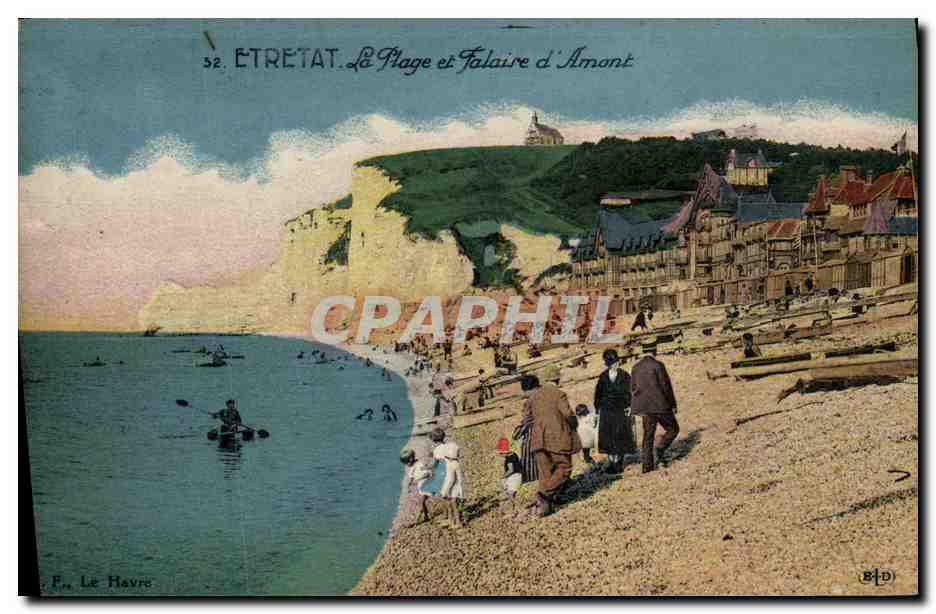 CPA Etretat La Plage et Falaise d Amont