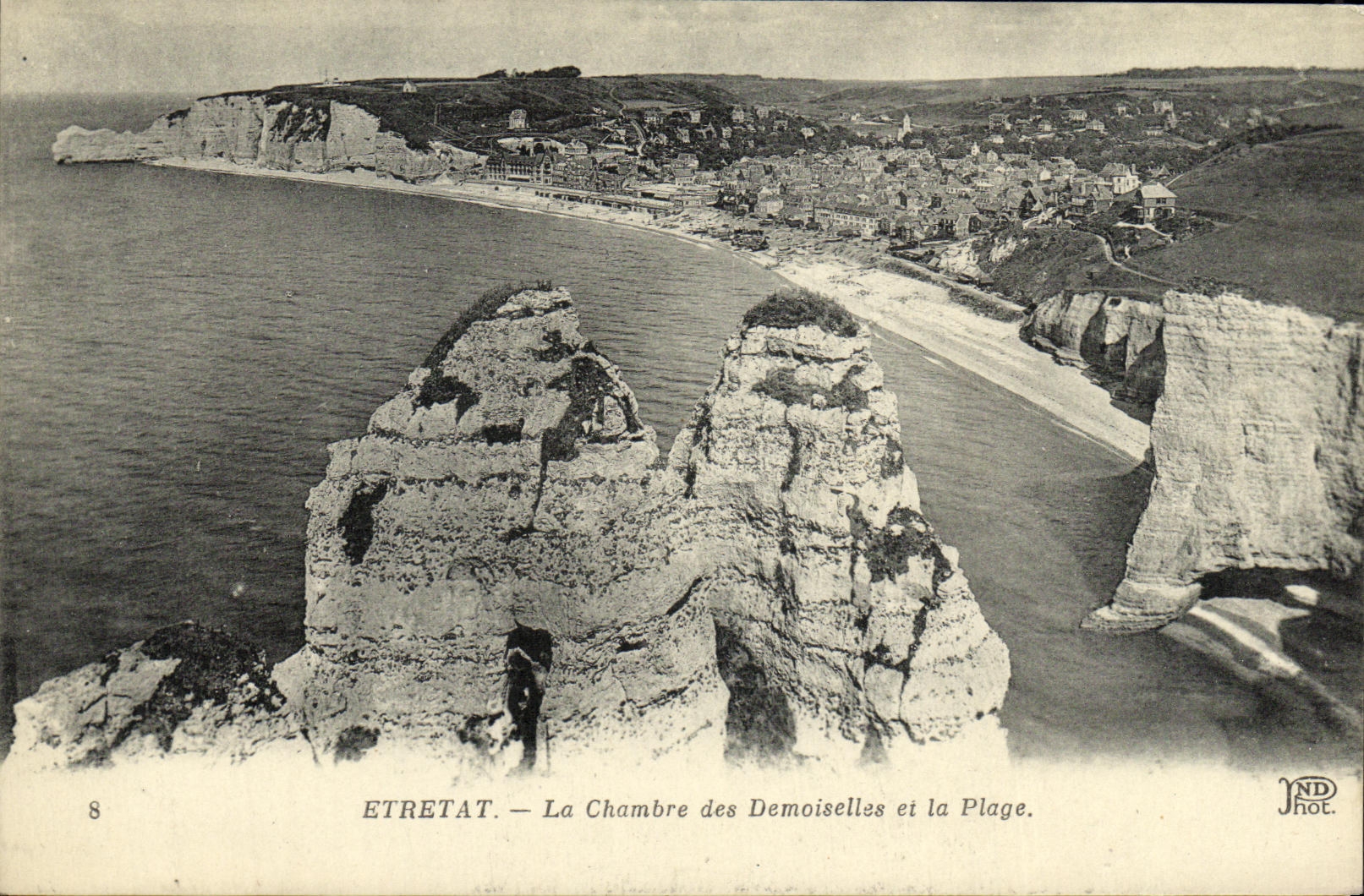 CPA Etretat La Chambre des Demoiselles et la Plage 
