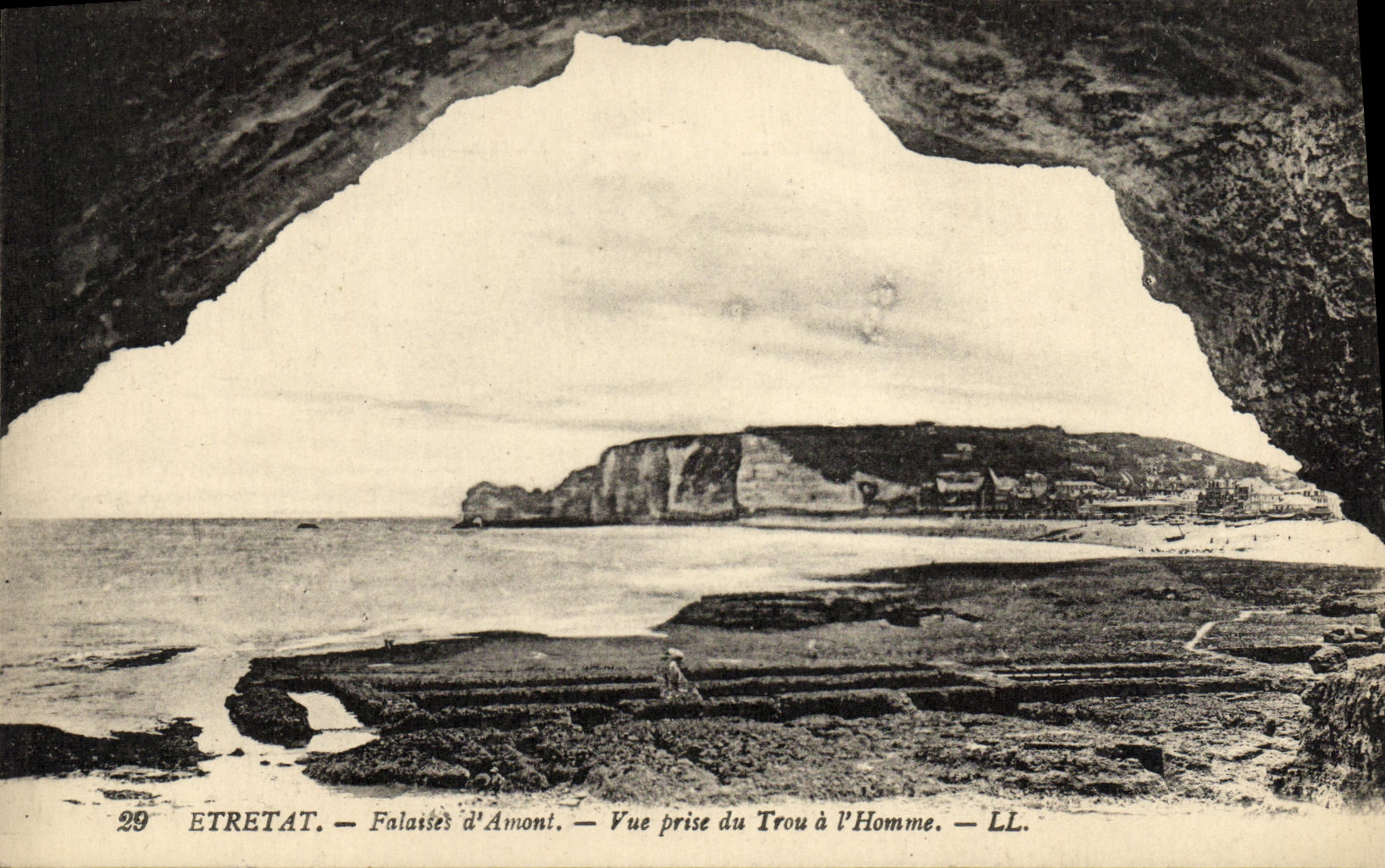Etretat — Falaises d'Amont — Vue prise du Trou à l'Homme — LL. — N° 29