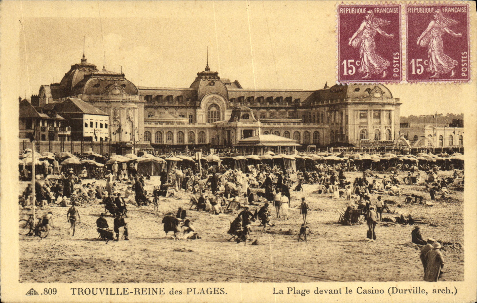CPA Trouville Reine des Plages La Plage devant le Casino