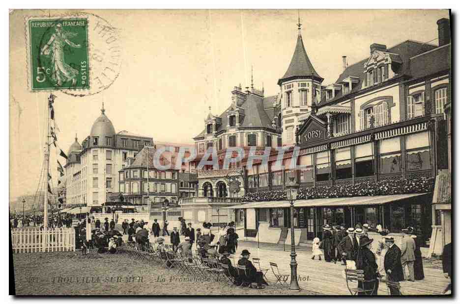 CPA Trouville sur Mer La promenade