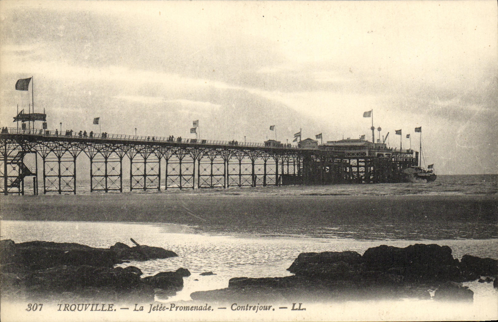 CPA Trouville La Jetee Promenade Contrejour 