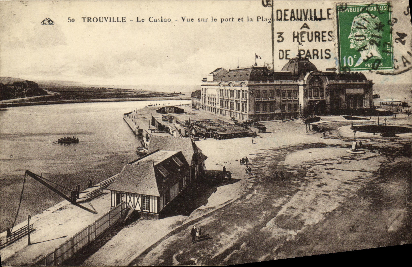 CPA Trouville Le Casino Vue sur le Port et la Plage 
