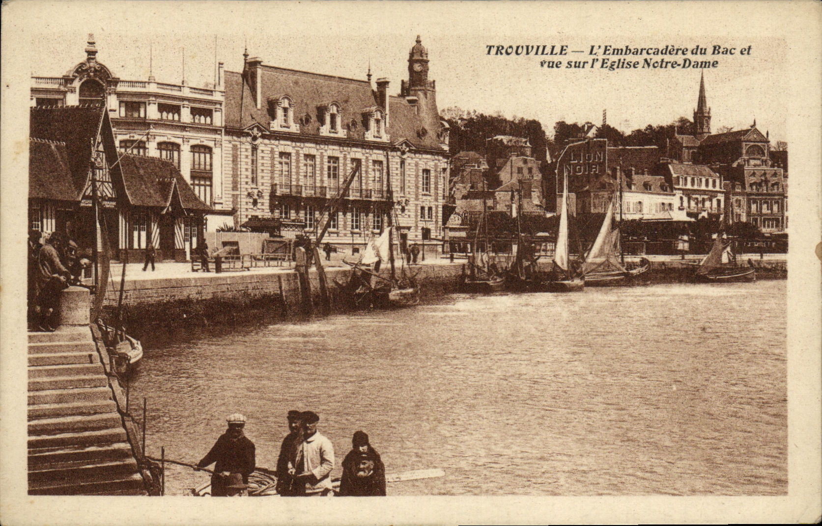 CPA Trouville L Embarcadere du Bac et Vue sur l Eglise Notre Dame 