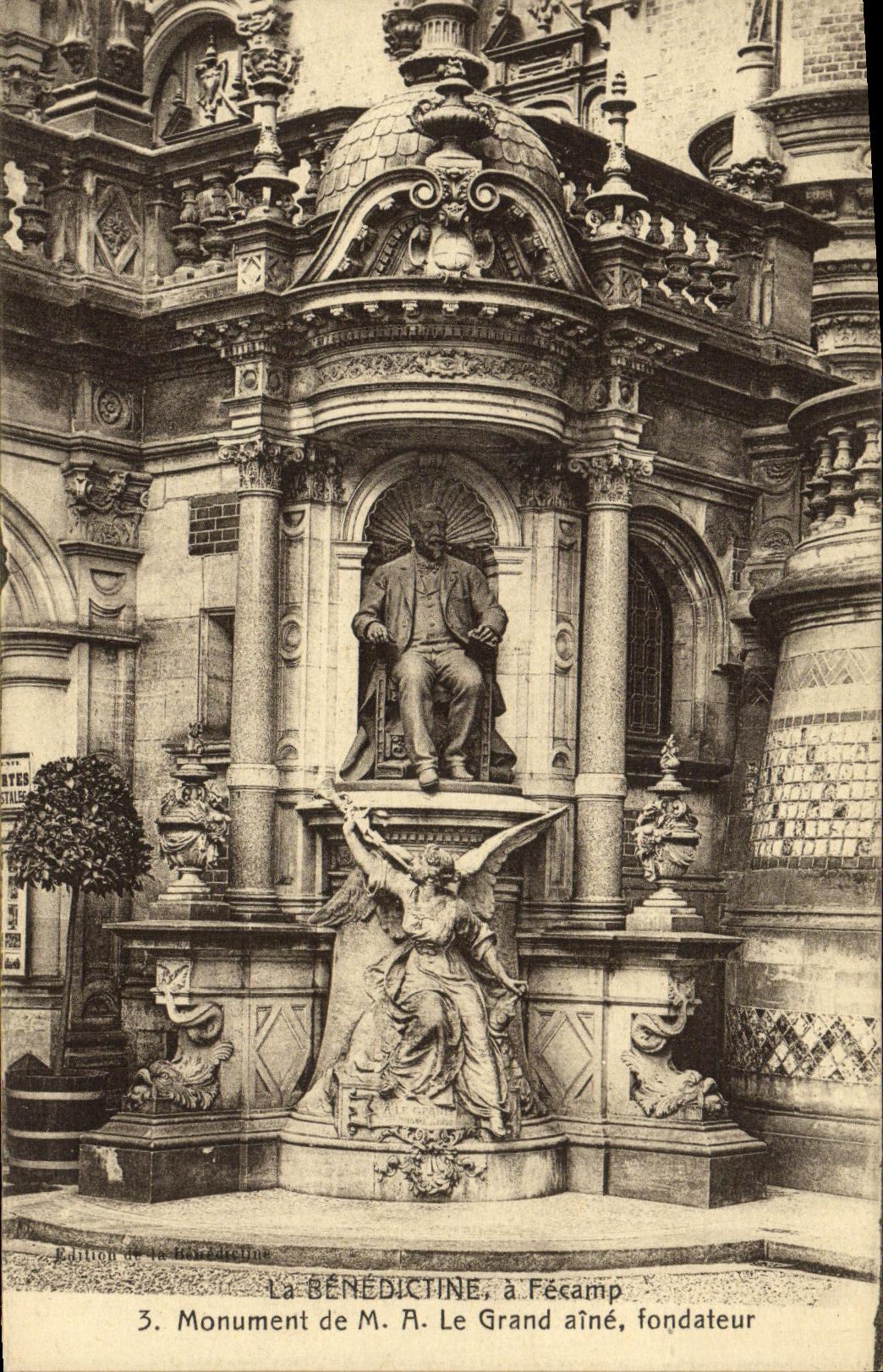 CPA La Benedictine a Fecamp Monument de M A Le Grand aine fondateur 