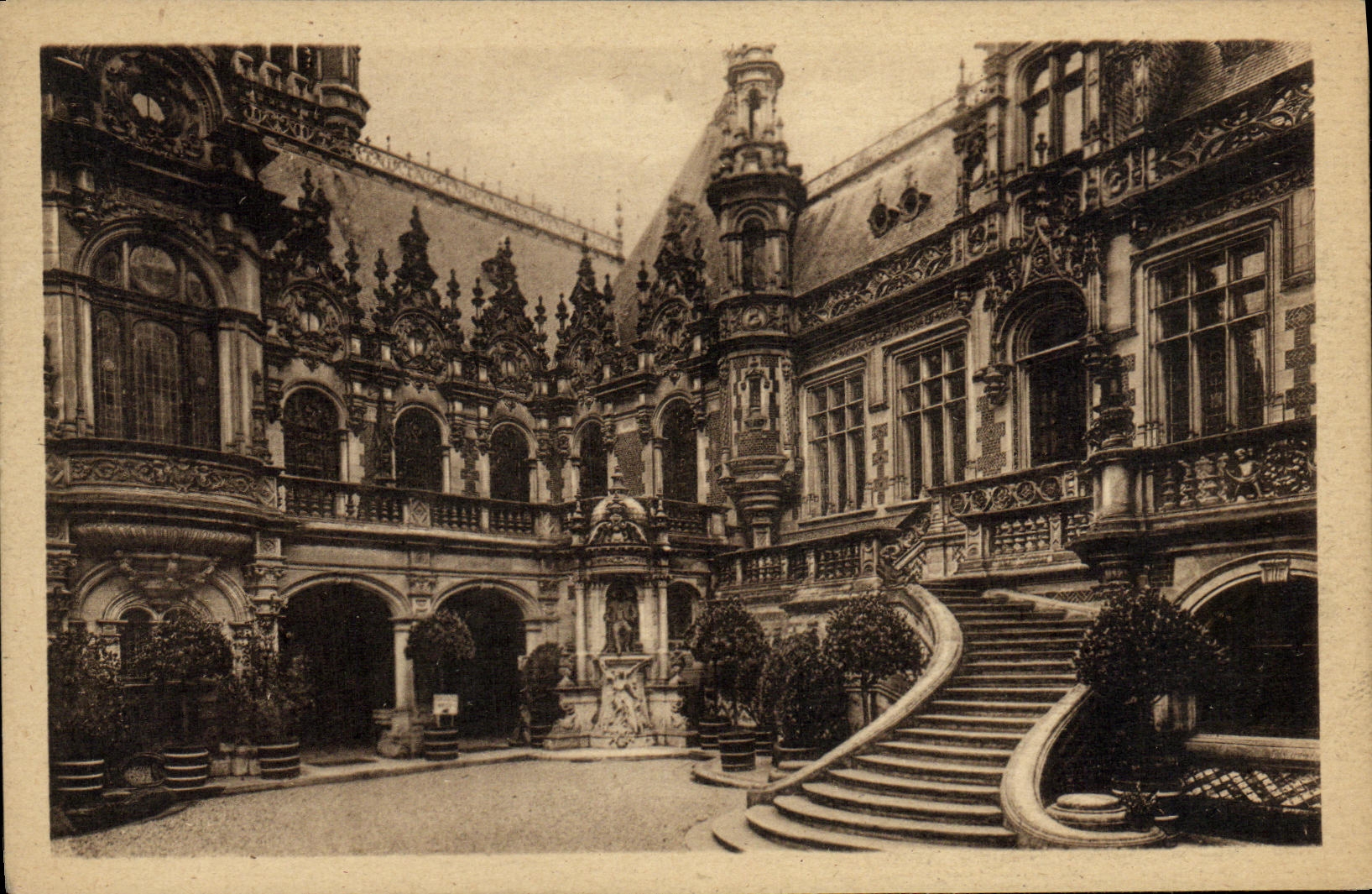 CPA Fecamp La Benedictine La Cour d Honneur 