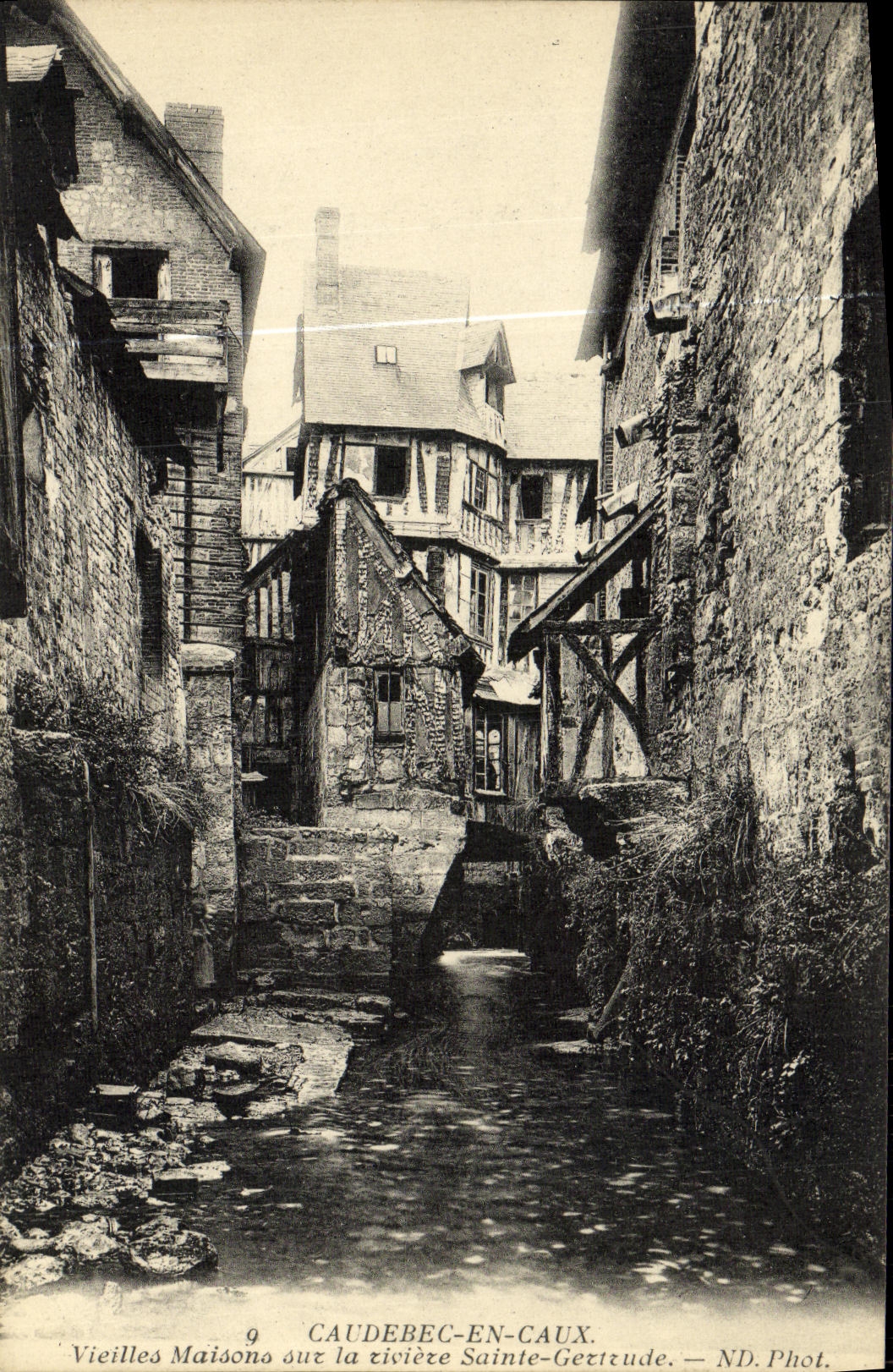 CPA Caudebec en Caux Vieilles maisons sur la riviere Sainte Gertrude