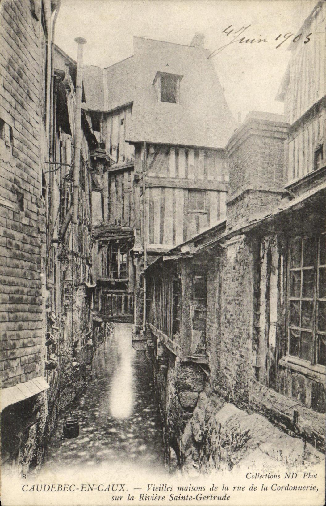 CPA Caudebec en Caux Vieilles maisons de la rue de la Cordonnerie sur la riviere Sainte Gertrude